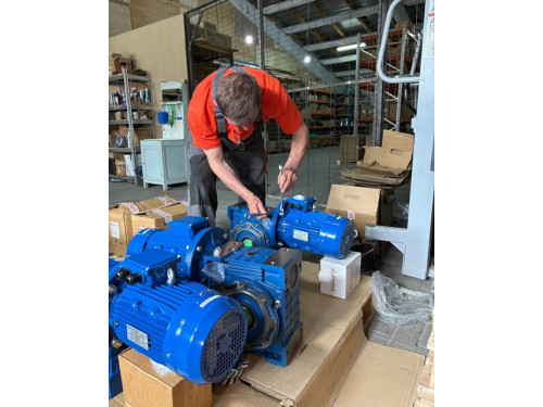 Комплектування черв’ячних мотор-редукторів PMRV під ваші параметри